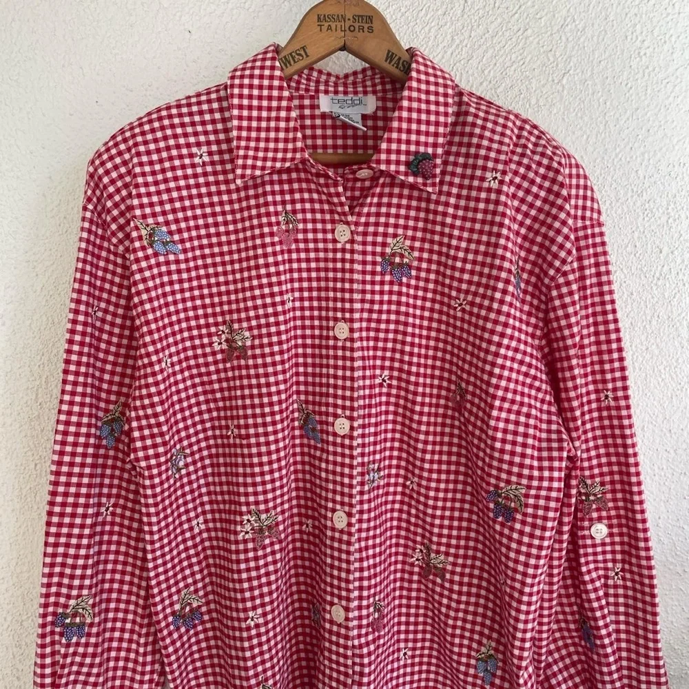 Vintage red gingham button up with embroidered flowers and fruit by Teddi - Picture 4 of 4